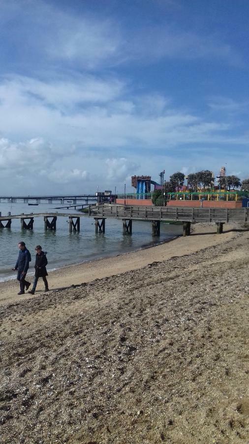 Bensons Guesthouse Southend-on-Sea Bagian luar foto